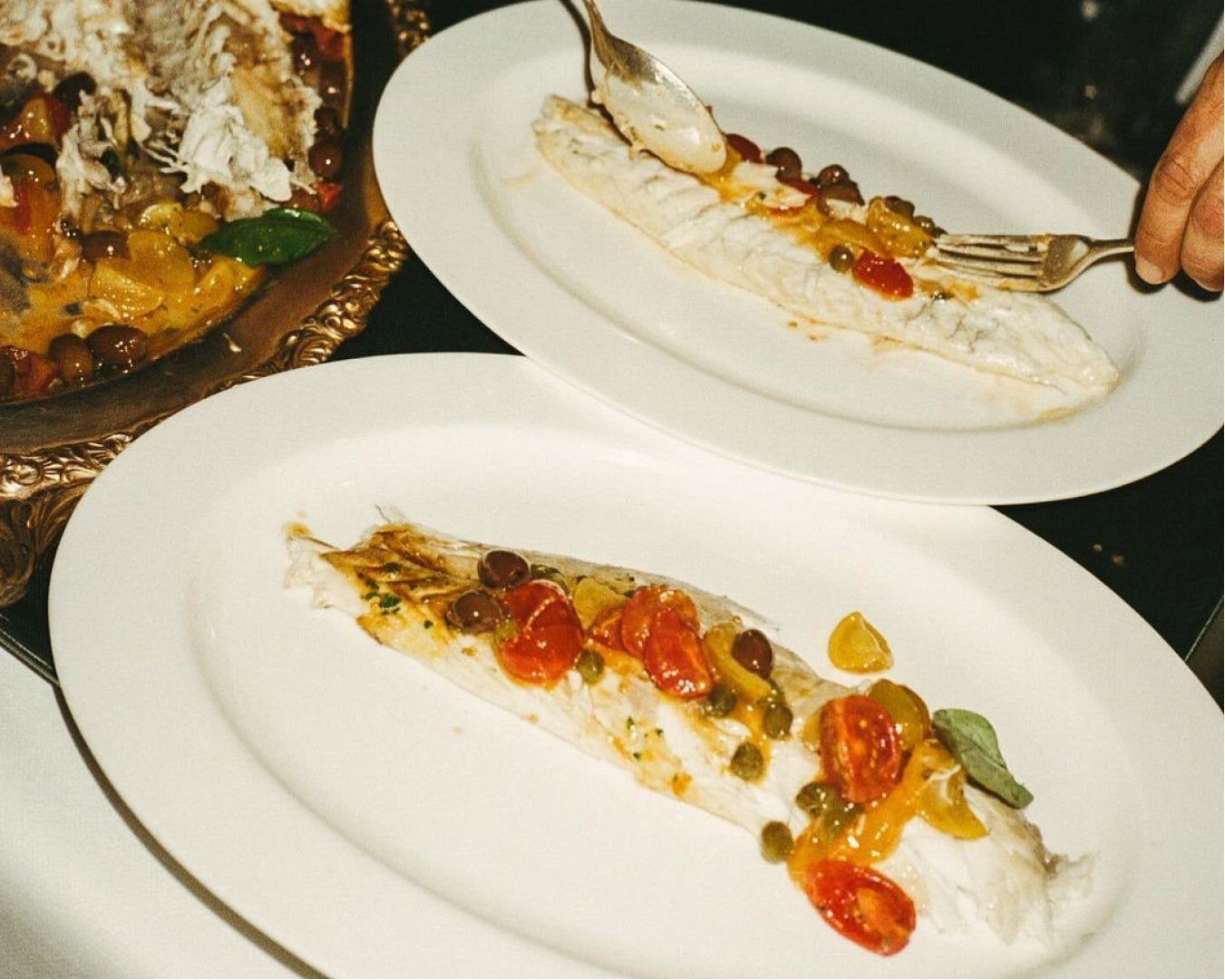 Filete de Corvina al Horno con Tomates y Alcaparras